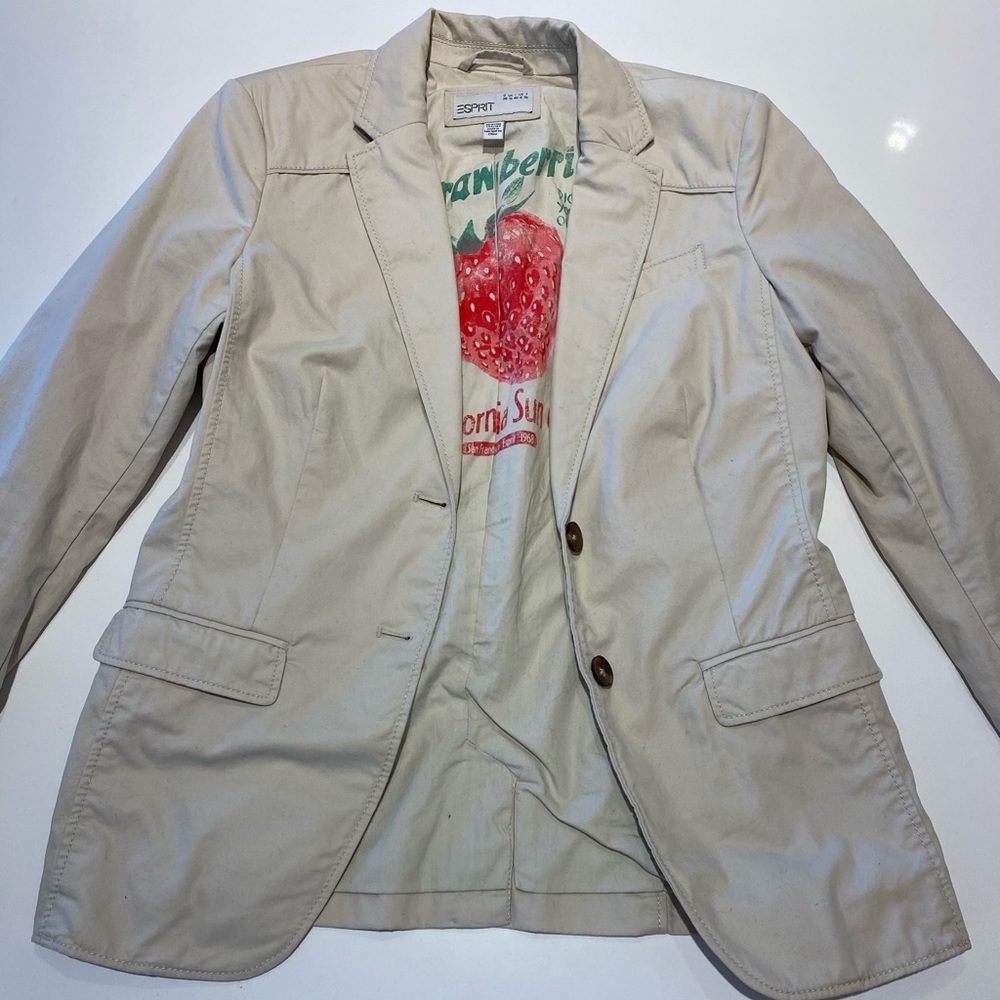 Cool blazer jacket! 🍓